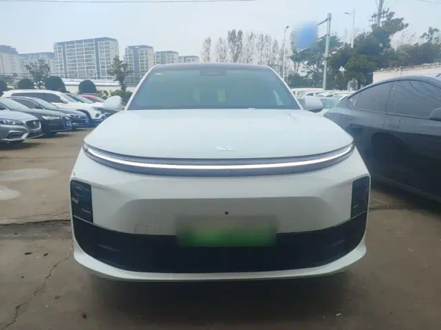Li Auto L6 — Фото автомобиля 2