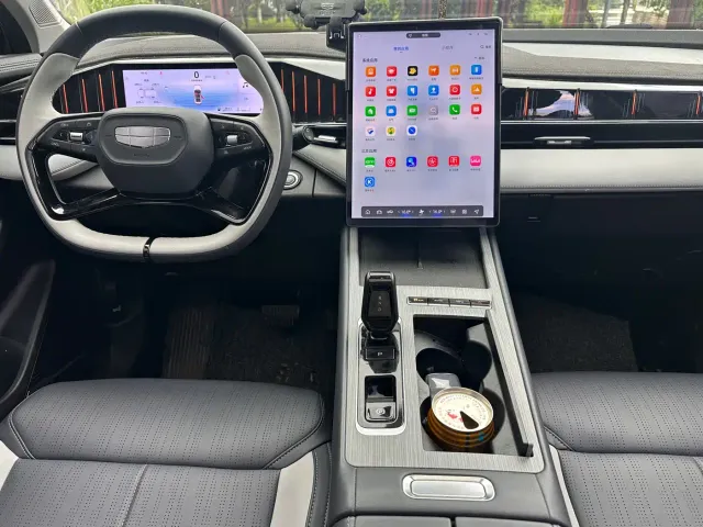 Geely Boyue L — Фото автомобиля 14