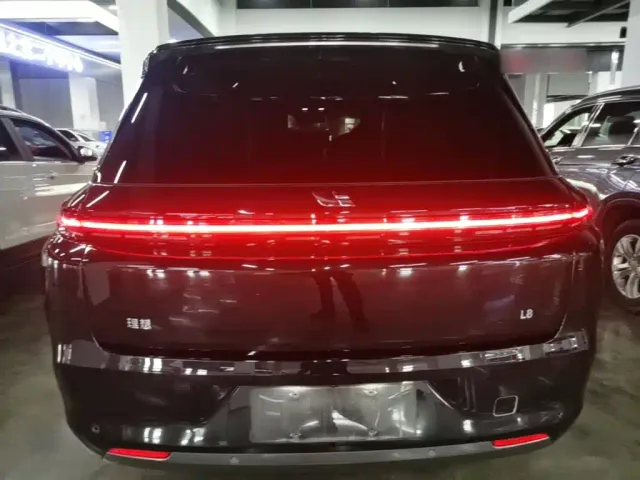 Li Auto L8 — Фото автомобиля 5