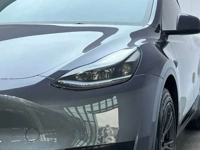 Tesla Model Y — Фото автомобиля 4