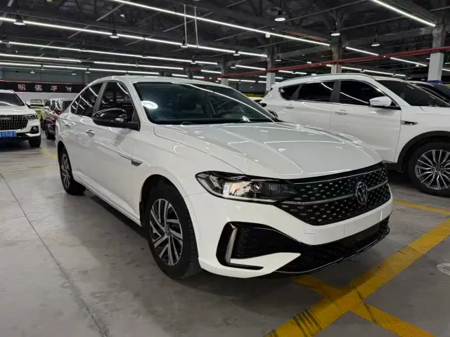 Volkswagen Lavida — Фото автомобиля 3