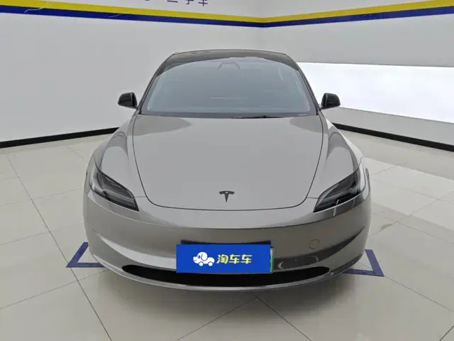 Tesla Model 3 — Фото автомобиля 2