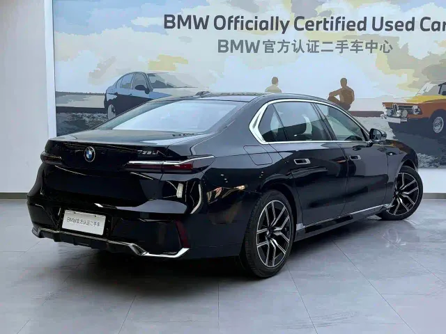 BMW 7 Series — Фото автомобиля 5