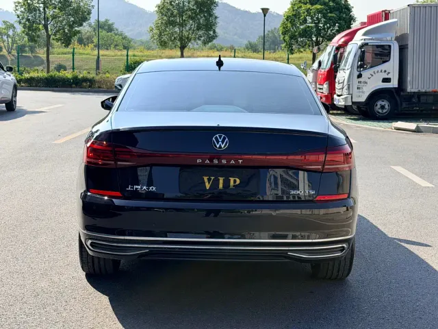 Volkswagen Passat — Фото автомобиля 5
