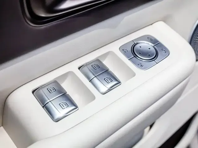 Li Auto MEGA — Фото автомобиля 15