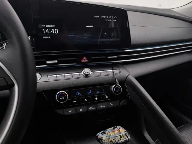 Hyundai Elantra — Фото автомобиля 12