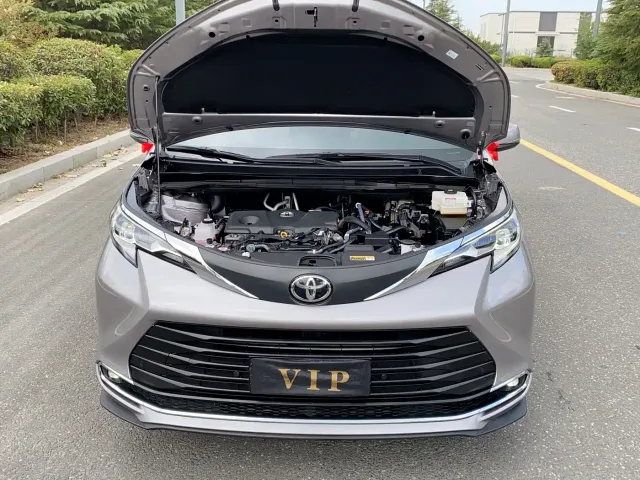 Toyota Sienna — Фото автомобиля 5