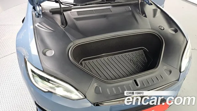 Tesla Model S — Фото автомобиля 9