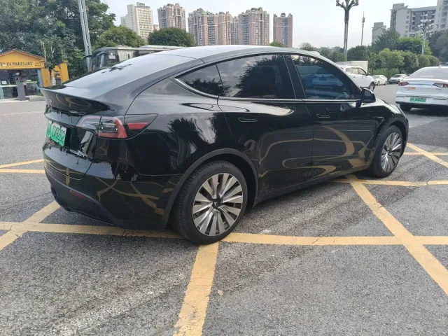 Tesla Model Y — Фото автомобиля 4