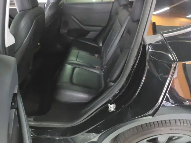 Tesla Model Y — Фото автомобиля 16