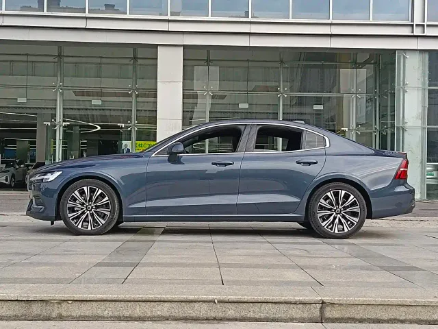 Volvo S60 — Фото автомобиля 5