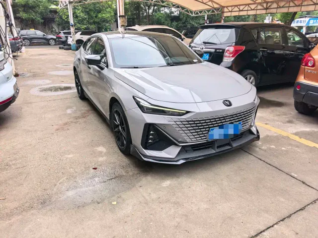 Changan Changan UNI-V 2022 1.5T Premium Model — Фото автомобиля 3