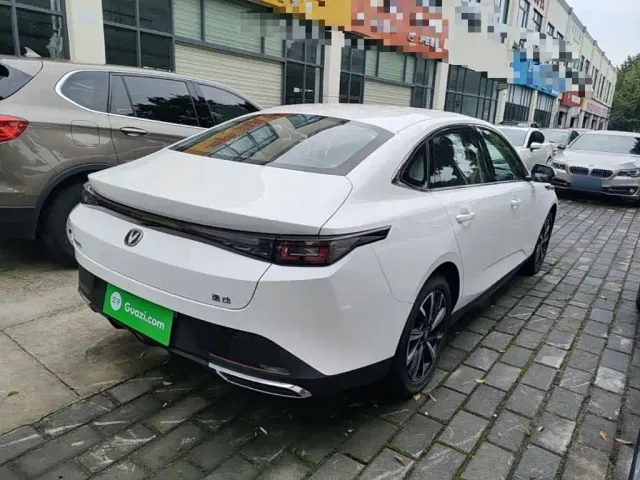 Changan Eado — Фото автомобиля 6