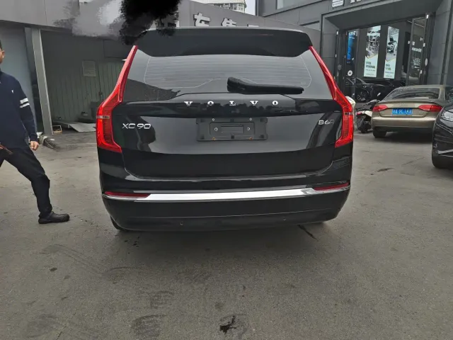 Volvo XC90 — Фото автомобиля 8