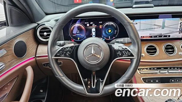 Mercedes-Benz E-Class — Фото автомобиля 13
