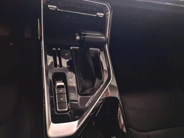 Wuling Asta — Фото автомобиля 9
