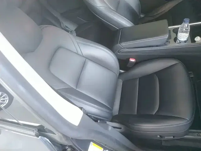 Tesla Model Y — Фото автомобиля 24