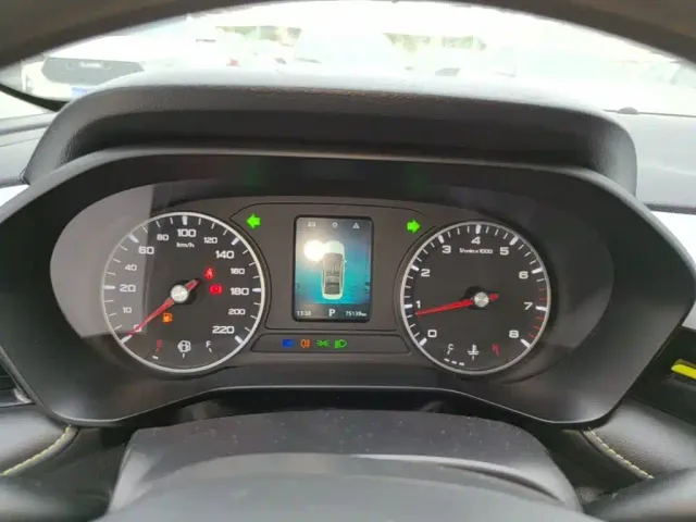 Roewe i5 — Фото автомобиля 11