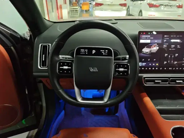 Li Auto L9 — Фото автомобиля 10