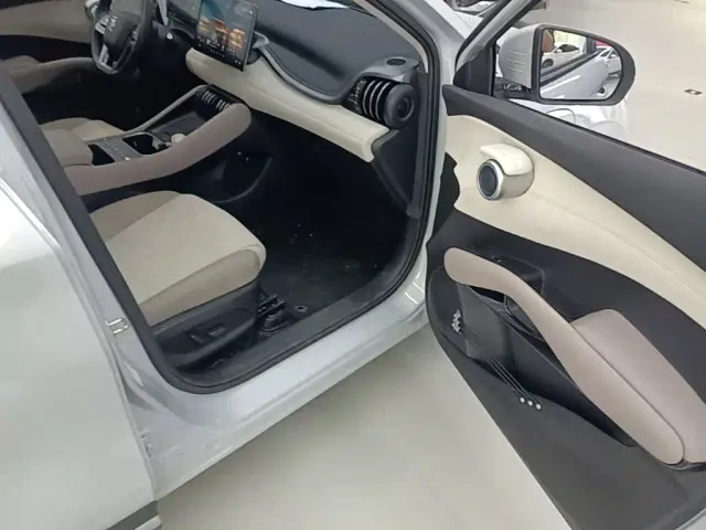 BYD Yuan PLUS — Фото автомобиля 8
