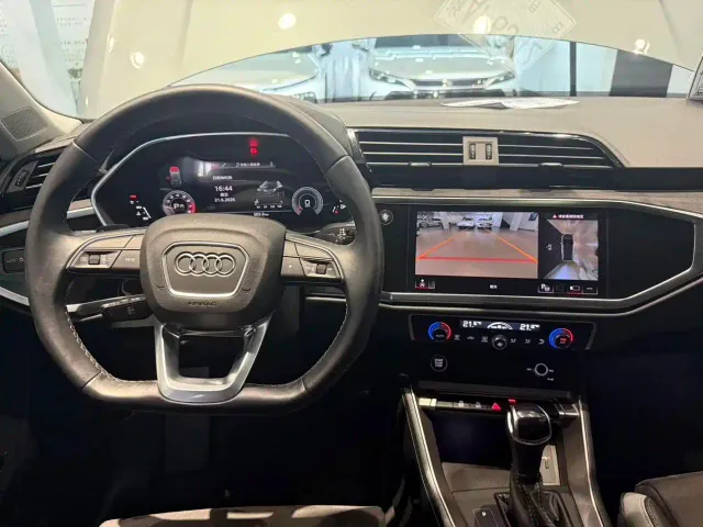 Audi Q3 — Фото автомобиля 12