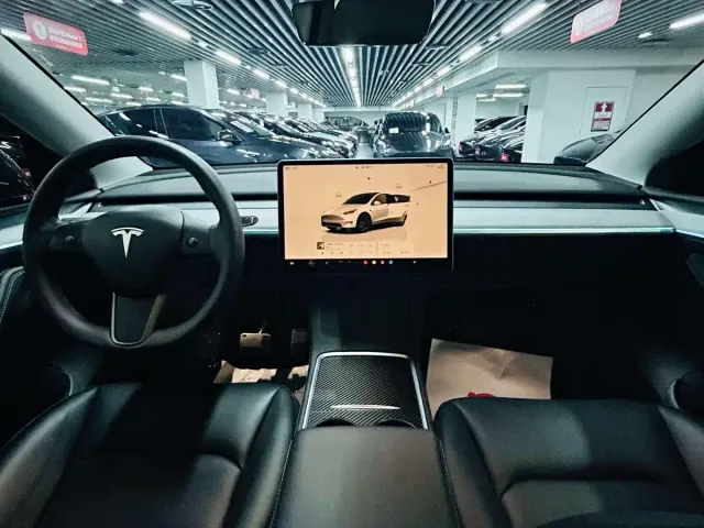 Tesla Model Y — Фото автомобиля 6