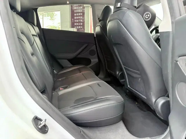 Tesla Model Y — Фото автомобиля 18