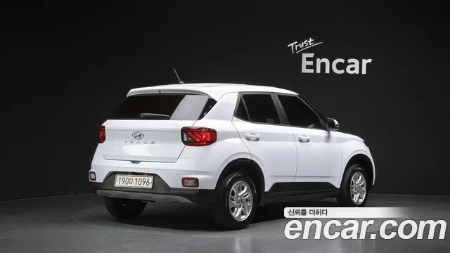 Hyundai Venue — Фото автомобиля 2