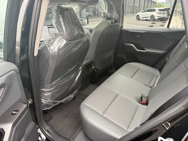 Toyota RAV4 — Фото автомобиля 11