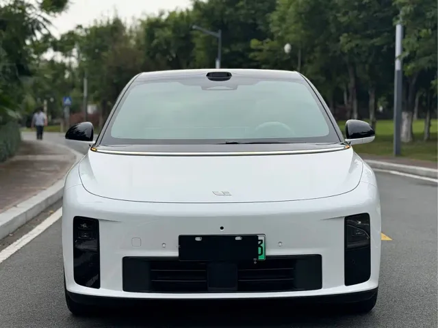 Li Auto i6 — Фото автомобиля 2