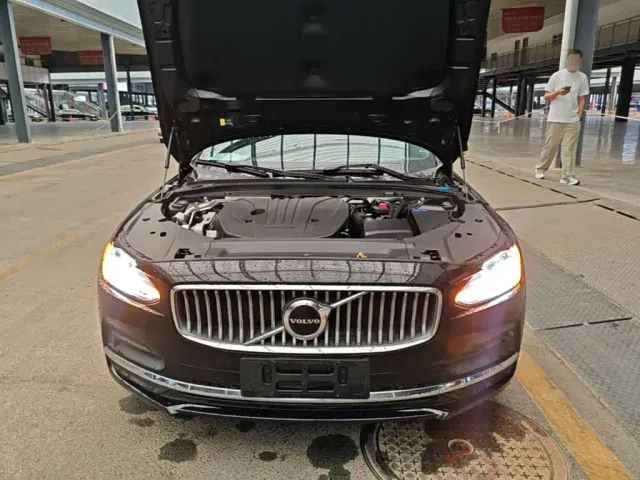 Volvo S90 — Фото автомобиля 19