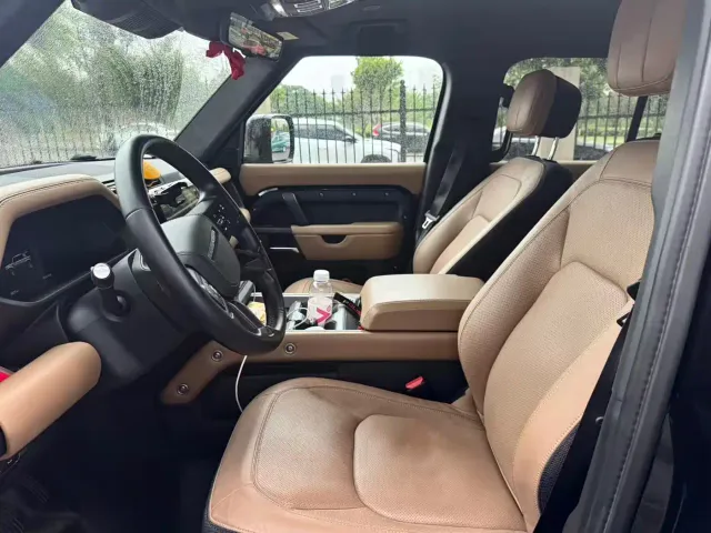 Land Rover Defender — Фото автомобиля 7