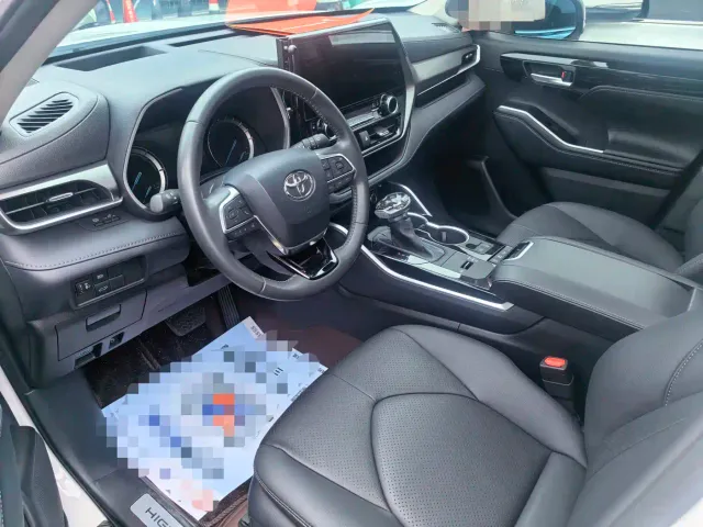 Toyota Highlander — Фото автомобиля 4