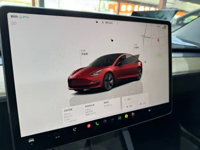 Tesla Model 3 — Фото автомобиля 12