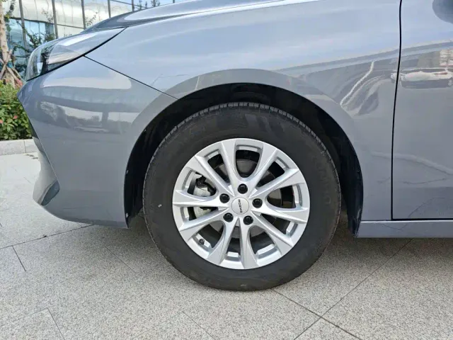 Roewe i5 — Фото автомобиля 22