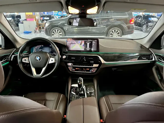 BMW 5 Series — Фото автомобиля 12