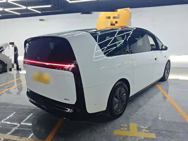 Li Auto MEGA — Фото автомобиля 6