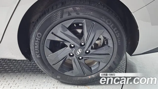 Hyundai Avante CN7 — Фото автомобиля 21
