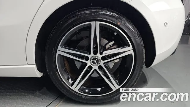 Mercedes-Benz A-Class W177 — Фото автомобиля 6