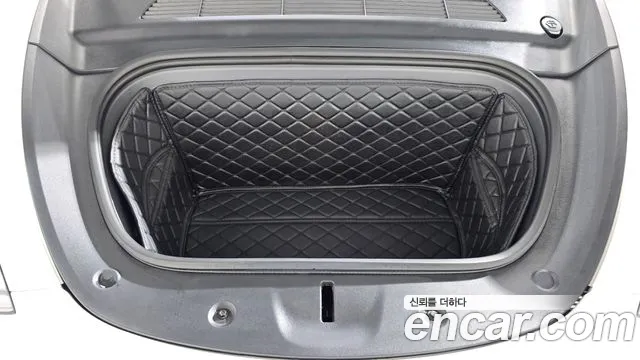 Tesla Model Y — Фото автомобиля 9