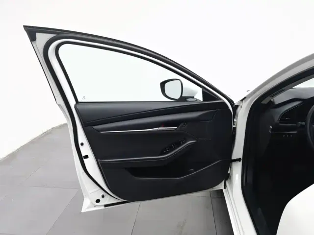 Mazda Axela — Фото автомобиля 8