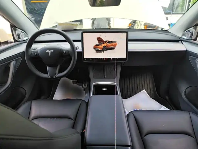 Tesla Model Y — Фото автомобиля 9