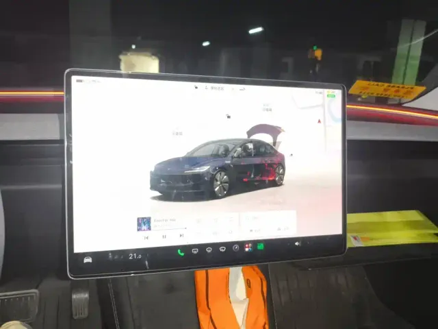 Tesla Model 3 — Фото автомобиля 7