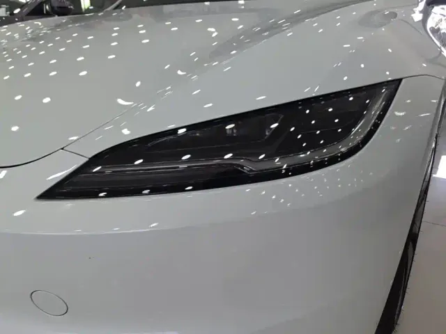 Tesla Model 3 — Фото автомобиля 23