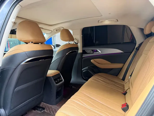 Hongqi H5 — Фото автомобиля 5