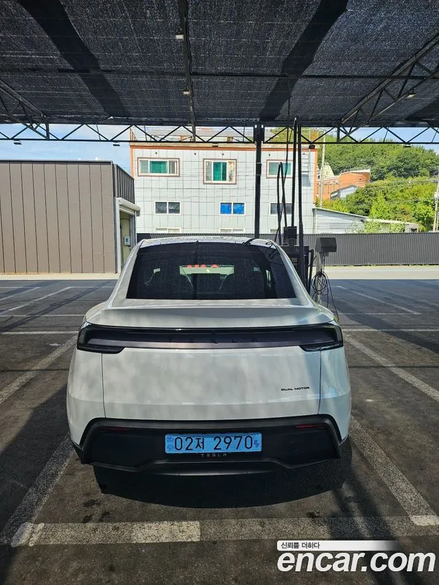 Tesla Model Y — Фото автомобиля 9