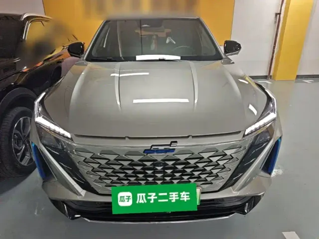 Changan Oshan Z6 EV — Фото автомобиля 2
