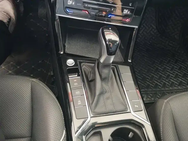 Volkswagen Passat — Фото автомобиля 16