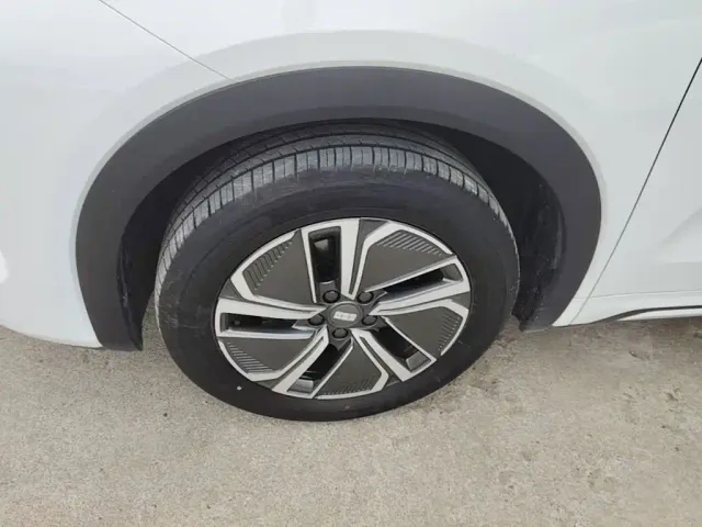 Geely Galaxy Starship 7 EM-i — Фото автомобиля 22