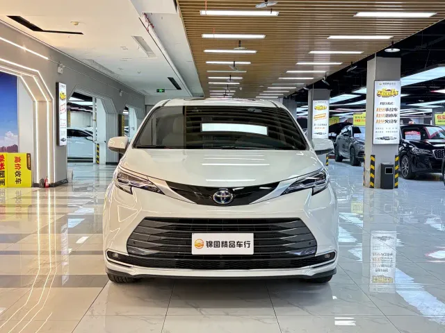 Toyota Sienna — Фото автомобиля 8